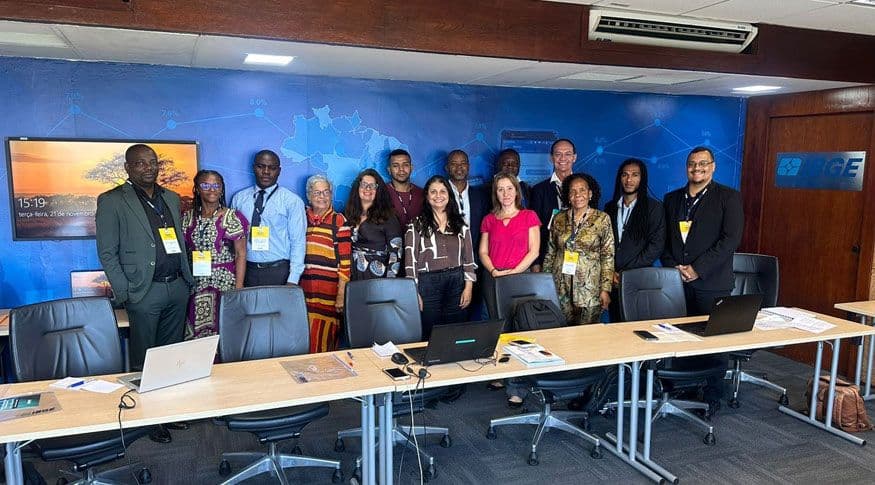 IBGE recebe países lusófonos para trocas de experiências sobre estatísticas no mercado de trabalho
